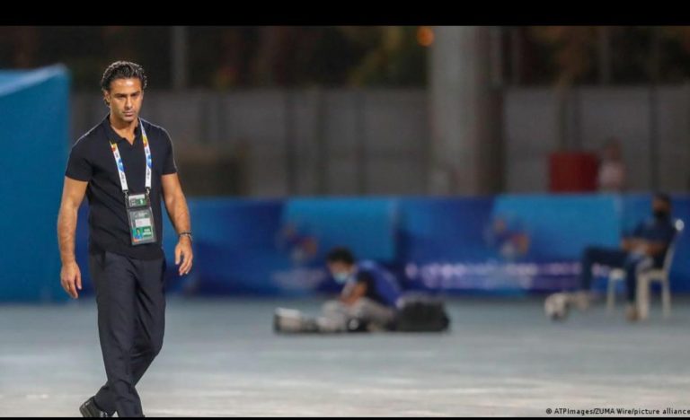 حرمان المدير الفني لنادي الاستقلال “فرهاد مجيدي” من ممارسه أي نشاط في مجال كره القدم