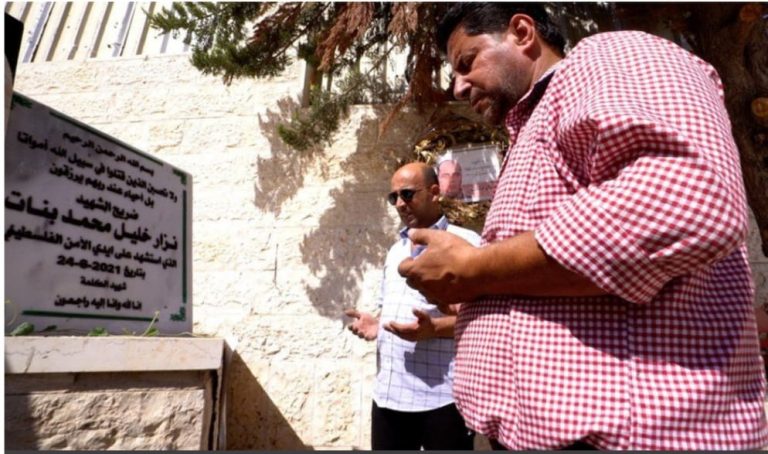 نزار بانات : الموت يهز عرش القيادة الفلسطينية