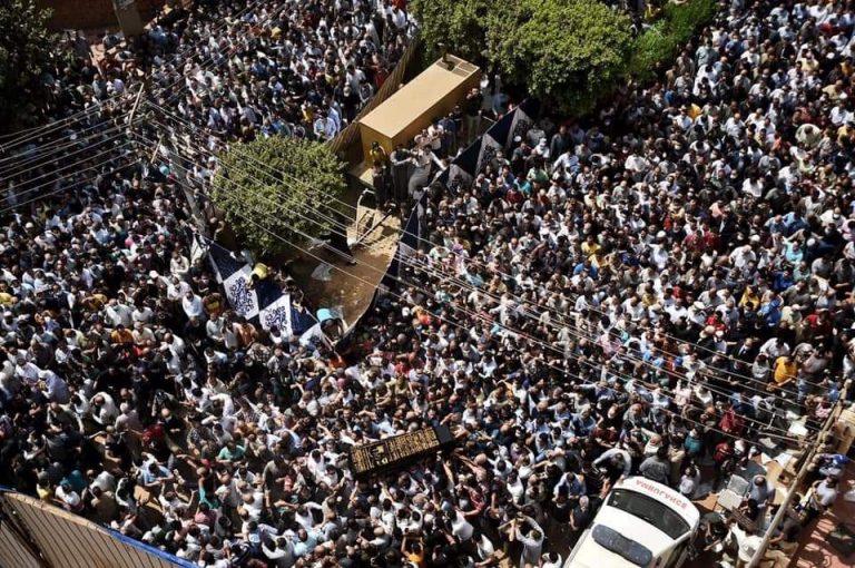 جنازة محمود العربي : ليت رجال الأعمال بتعلمون الدرس
