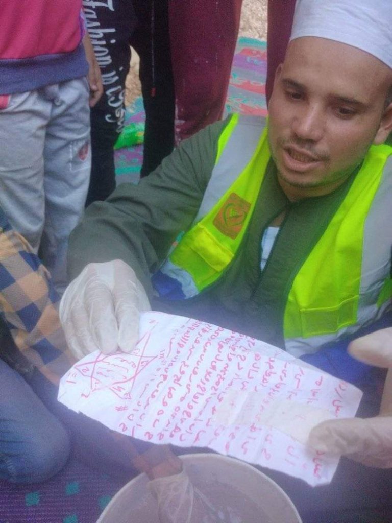 ” أسحار بالكوم ” في مقابر قرية السوالم في طهطا