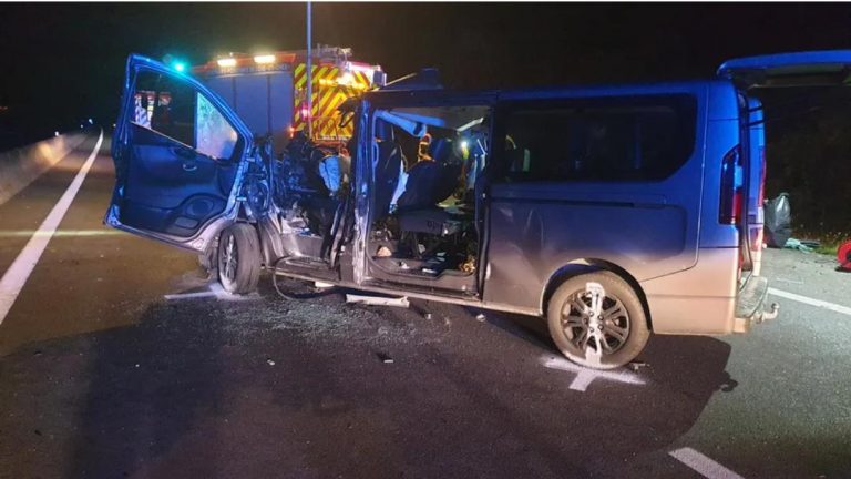 حادث حافلة صغيرة تقل أنصار الاوليميبك مرسيليا على الطريق السريع تسفر عن قتيل و ثمانية جرحى بفرنسا