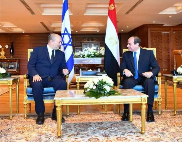 — الرئيس السيسى يستقبل  بمدينة شرم الشيخ رئيس الوزراء الإسرائيلي “نفتالى بينيت” .