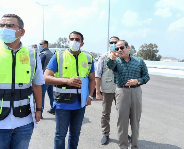 ” الرئيس عبد الفتاح السيسي يتفقد اعمال تطوير وتوسعة الطريق الدائري خاصة قطاع القوس الشرقي من منطقة محور جيهان السادات حتي محور شبرا بنها الحر”.