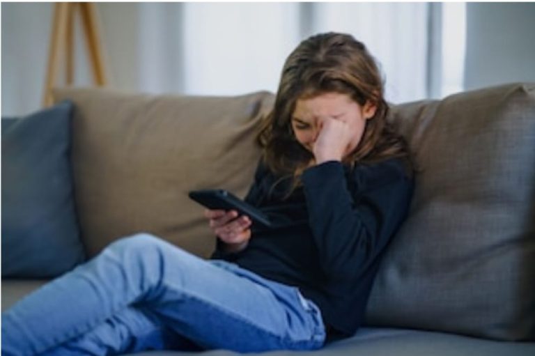 تدريب المعلمين  لمكافحه القضايا المتعلقه بالتنمر