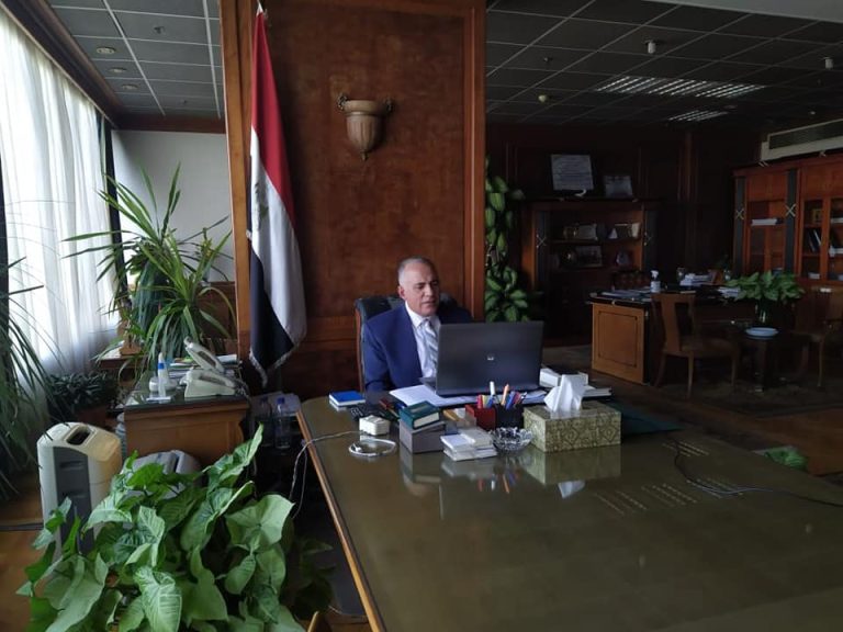 الدكتور عبد العاطى يتابع الحملات الموسعة لإزالة التعديات علي نهر النيل والمجارى المائية بالتنسيق مع الأجهزة الامنية والمحافظات المعنية