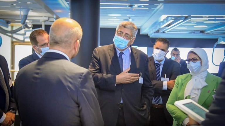 وزيرة الصحة تتفقد المصنع الرئيسي لإنتاج الأجهزة الطبية وأجهزة الأشعة التشخيصية بمقر شركة “سيمنز” العالمية