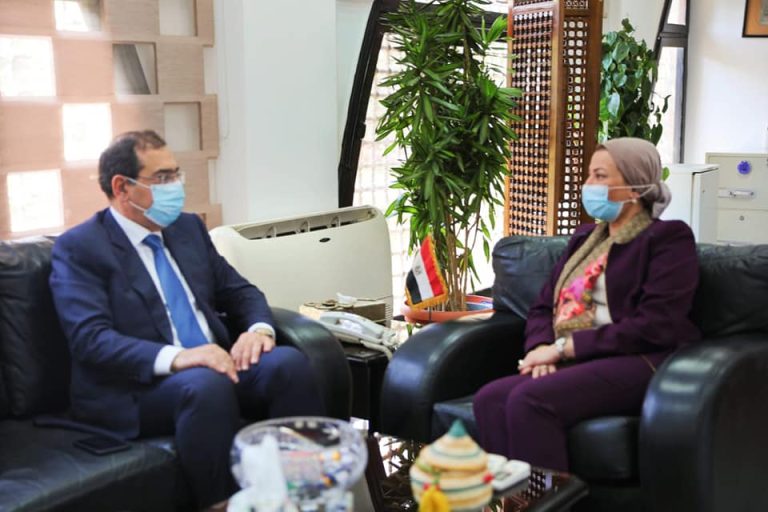 «البيئة» و«البترول» يوقعان بروتوكول تعاون لتنظيم إجراءات الحصول على الموافقات البيئية لأنشطة البحث والتعدين