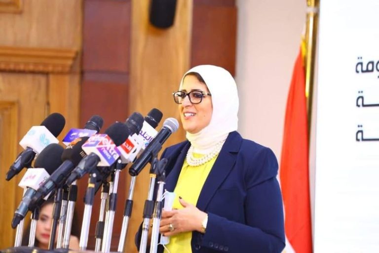 وزيرة الصحة: استقبال مليون و ٣٩٨ ألفًا من لقاح «فايزر» بمطار القاهرة الدولي
