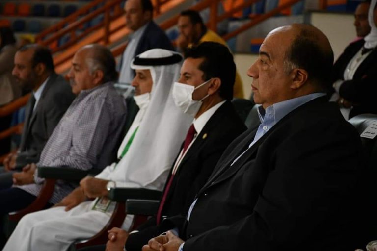 وزير الرياضة يشهد نصف نهائي البطولة العربية للسلة رجال بالصالة المغطاة ببرج العرب