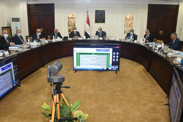الجزار: الدولة تنفق استثمارات ضخمة لتوفير كوب مياه آمن ونظيف للمواطنين.. ويجب التصدى لوصلات الخلسة لأنها تُعد سرقة وجريمة يُعاقِب عليها القانون