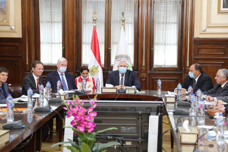 وزير الزراعة يبحث مع السفير الهولندي التعاون الزراعي بحضور ممثلي الهيئات والشركات الزراعية المصرية والهولندية
