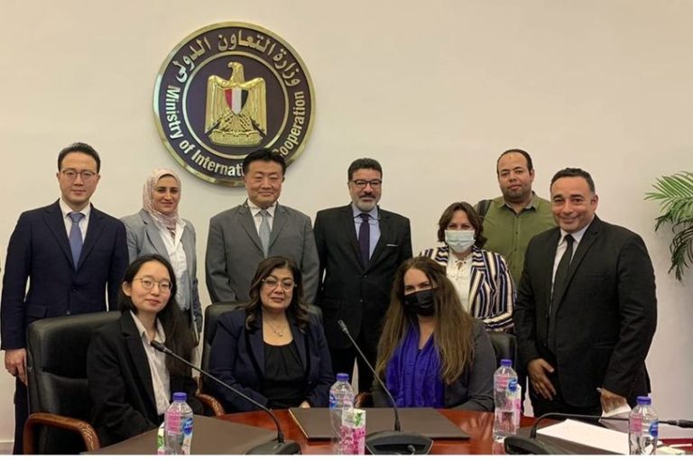 “التعاون الدولي” تلتقي وفد بعثة البنك الكوري للتصدير والاستيراد لبحث المشروعات الجارية ومناقشة أطر التعاون المستقبلية