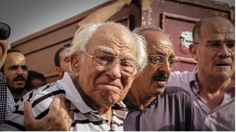 بعد ما عاش حياته علشان أولاده دي آخرتها .. نجلة الفنان رشوان توفيق ترفع قضية حجر عليه