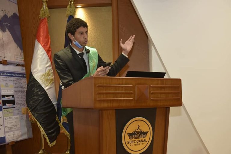 بالتزامن مع اليوم العالمي للغة العربية وفد كلية دار العلوم يزور قناة السويس