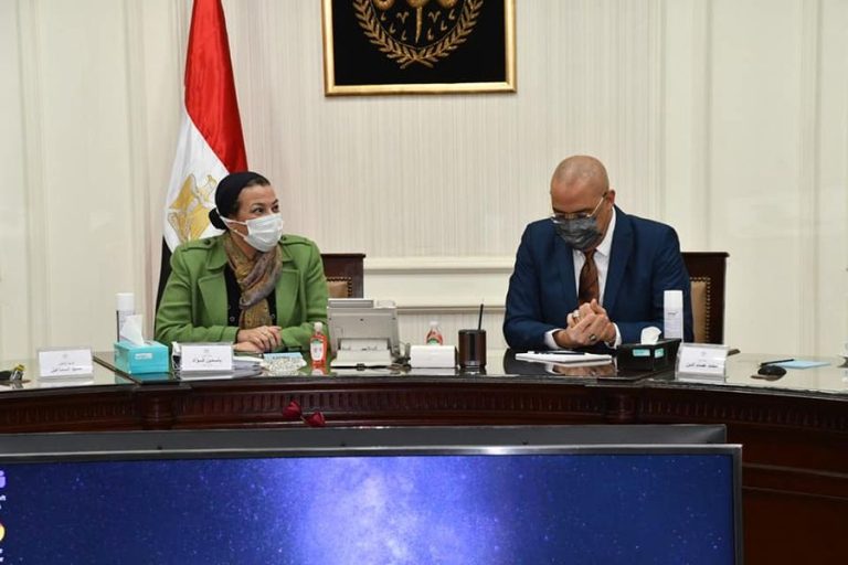 وزيرة التخطيط والتنمية الاقتصادية تشهد وضع حجر الأساس لمجموعة مدارس جديدة بالقرية الكونية