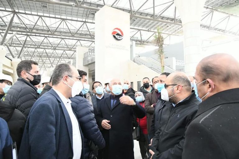 وزير النقل يتابع التجهيزات النهائية  لمحطات القطار الكهربائى الخفيف LRT ومراحل التشغيل التجريبي للمرحلة الأولى للمشروع