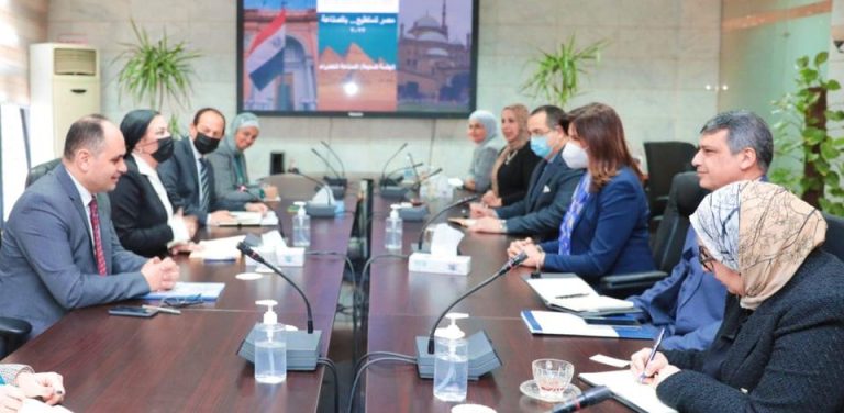 وزيرتا البيئة والهجرة تعقدان اجتماعا تنسيقيا استعدادا لمؤتمر “مصر تستطيع بالصناعة”