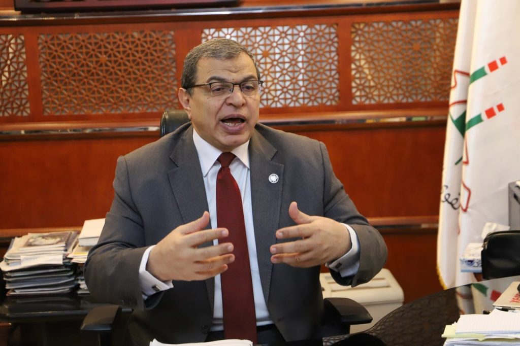 وصرف 476 ألف جنيه للعمالة غير المنتظمة بقنا