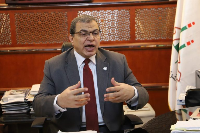 وصرف 476 ألف جنيه للعمالة غير المنتظمة بقنا