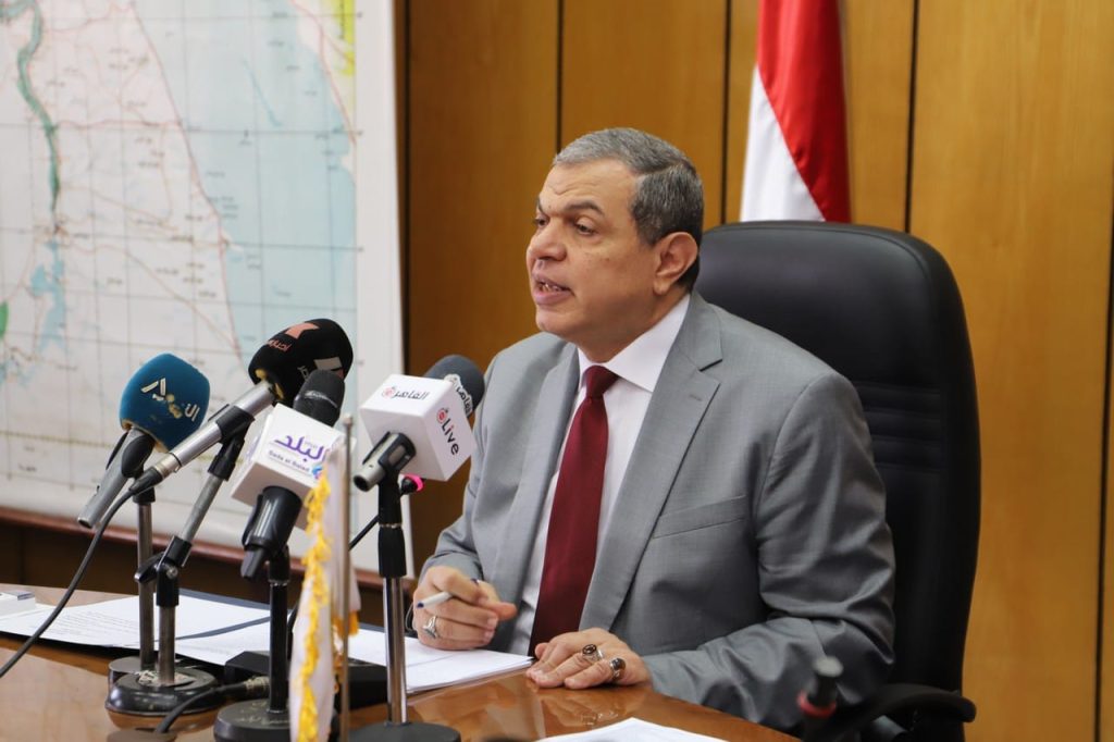 القوي العاملة تعيين 2688 منهم 29 “قادرون  باختلاف”
