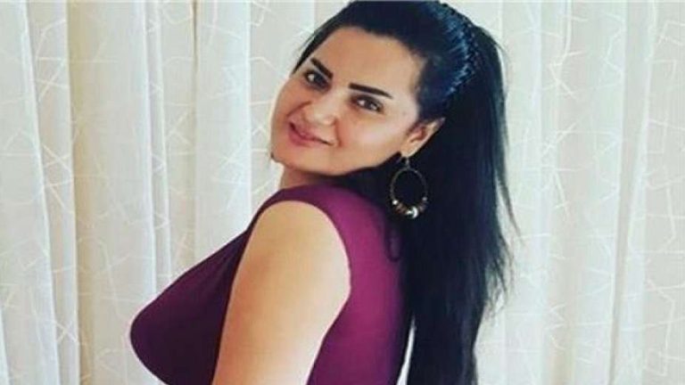 سما المصري تقلد نجمات تلفزيون الواقع