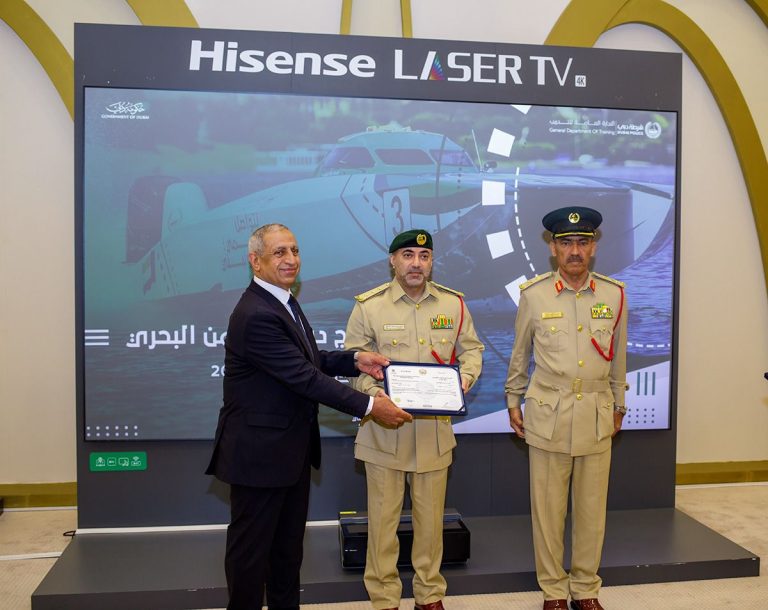عبدالغفار يشهد حفل تخريج الدفعة الأولى من برنامج “دبلوم الأمن البحري” بنادي ضباط الشرطة بدبي