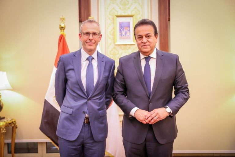 الدكتور خالد عبدالغفار : إنشاء مراكز بحثية متطورة بمصر في مجالات الأمراض الصدرية وأورام المخ والبروستاتا