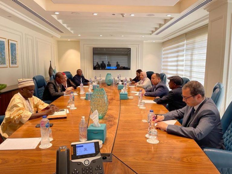 وزير المالية : في لقائه بنظيره المالي على هامش اجتماعات البنك الأفريقي للتصدير والاستيراد