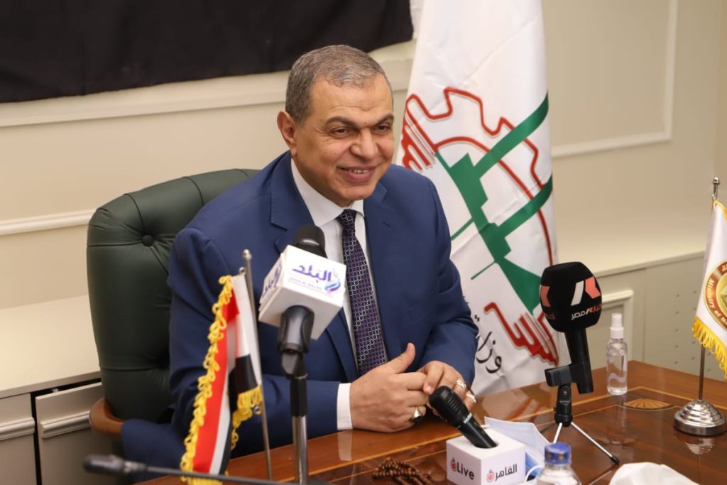 القوى العاملة : تعيين 890 منهم 10  قادرون باختلاف 