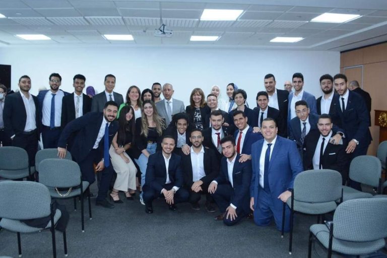 رئيس الأكاديمية العربية يشهد حفل مشروعات التخرج لكلية الحاسبات و تكنولوجيا المعلومات بفرع الذكية