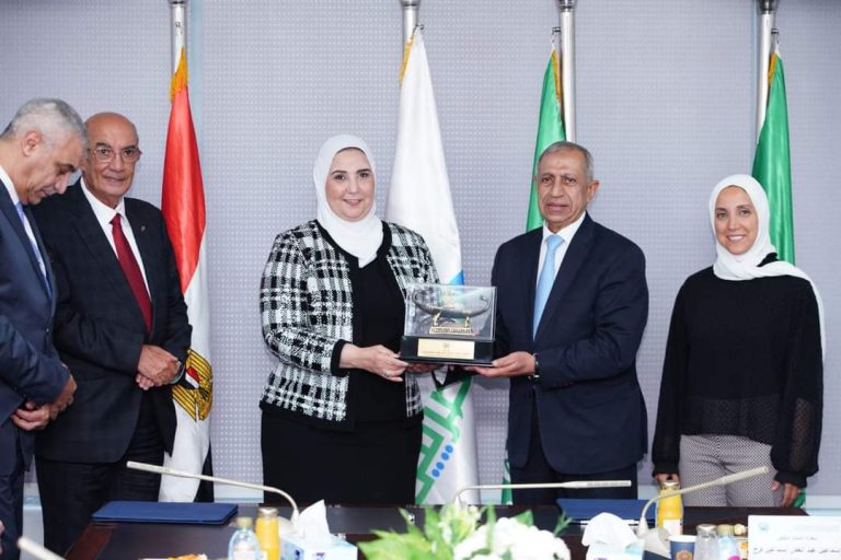الأكاديمية العربية توقع بروتوكول تعاون مع شركة المصريين للتوزيع والخدمات