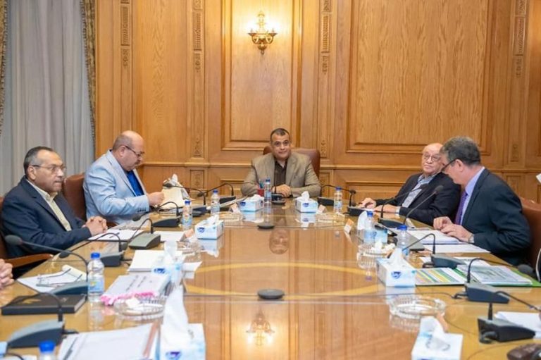 وزير الدولة للإنتاج الحربي يبحث آخر المستجدات الخاصة بعدد من المشروعات التي تنفذها شركة أبو زعبل للصناعات الهندسية و شركة الإنتاج الحربى لنظم المعلومات 