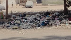 القمامة تحاصر طريق المرغني بطريق بنايوس وسط غياب الأجهزة التنفيذية