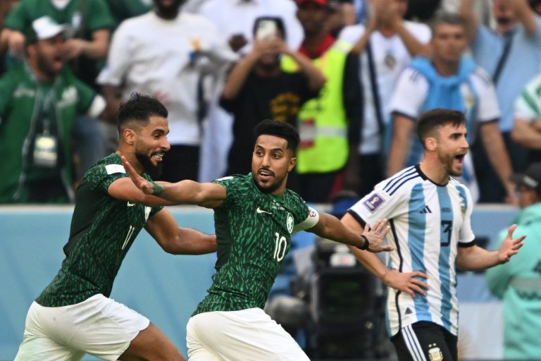 منتخب السعودية يفجر أكبر المفاجآت في مونديال قطر