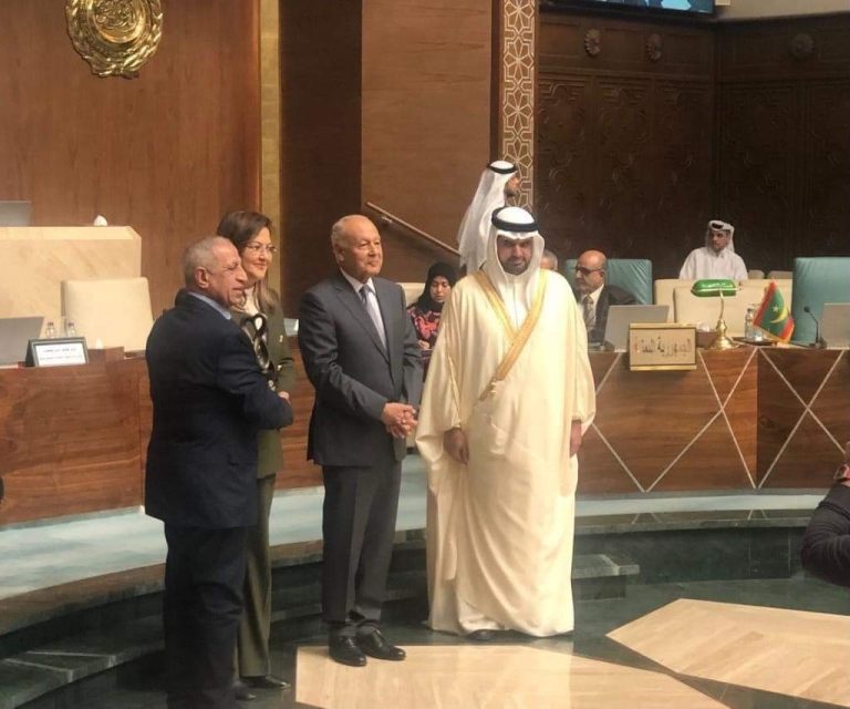 في اليوم العربي للإستدامة..جامعة الدول العربية تكرم الدكتور إسماعيل عبد الغفار رئيس الأكاديمية العربية