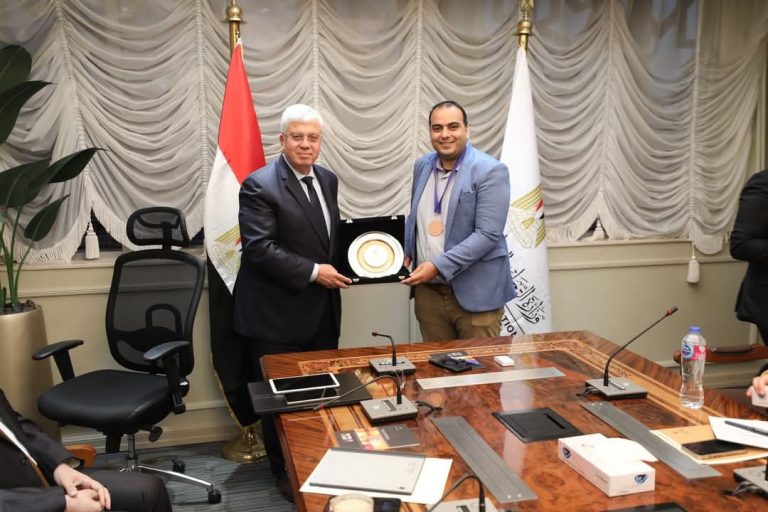  تكريم المهندس مصطفى السيد لحصوله على الميدالية البرونزية في المعرض الدولي للاختراعات بكوريا الجنوبية