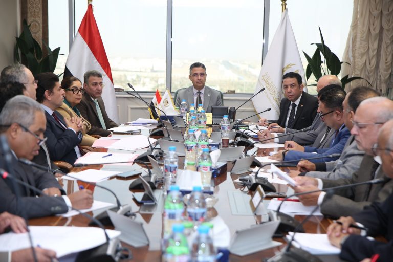 وزير التموين يترأس اجتماع اللجنة العليا للمطاحن لمتابعة انتظام العمل بمنظومة الطحن