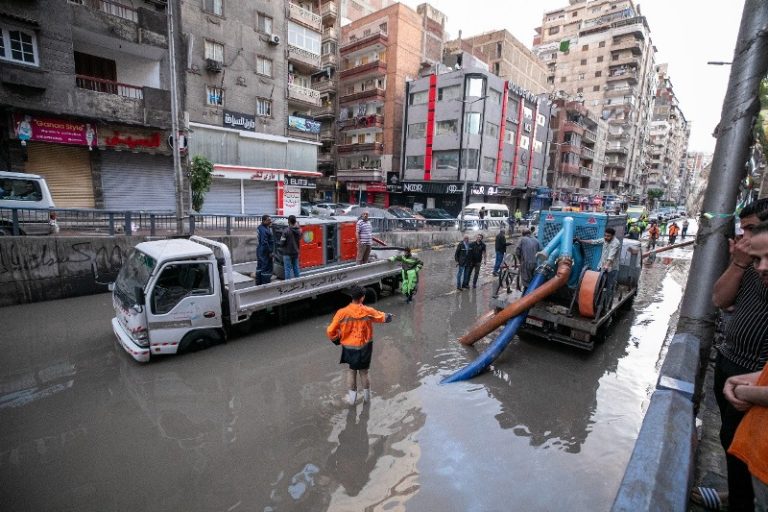 الأرصاد تحذر من تغيرات مناخية قادمة بعد ما شهدته الإسكندرية (صور)
