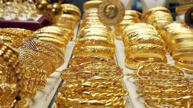استقرار محلي وارتفاع عالمي.. أسعار الذهب تلتقط أنفاسها في منتصف تعاملات السبت