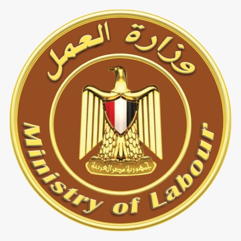 وزارة العمل تعلن عن 135 فرصة عمل برواتب تصل إلى 9400 جنيه في سلاسل صيدليات كبرى