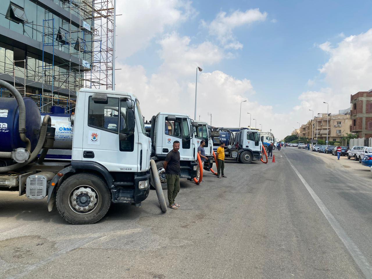 فرق التشغيل والصيانة تعمل على إصلاح الأعطال في مدينة العاشر من رمضان