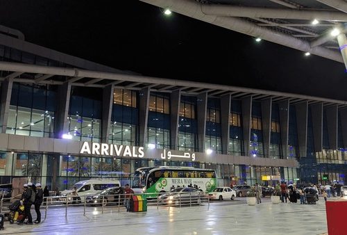 برج المراقبة الجوية الذي تعرض خطه الاحتياطي لعطل تسبب في شائعة انقطاع الكهرباء بمطار القاهرة