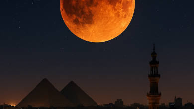 القمر بلون أحمر أثناء خسوف قمري كلي، خسوف القمر في مصر، القمر الأحمر، الظواهر الفلكية، حدث فلكي 7 سبتمبر 2025