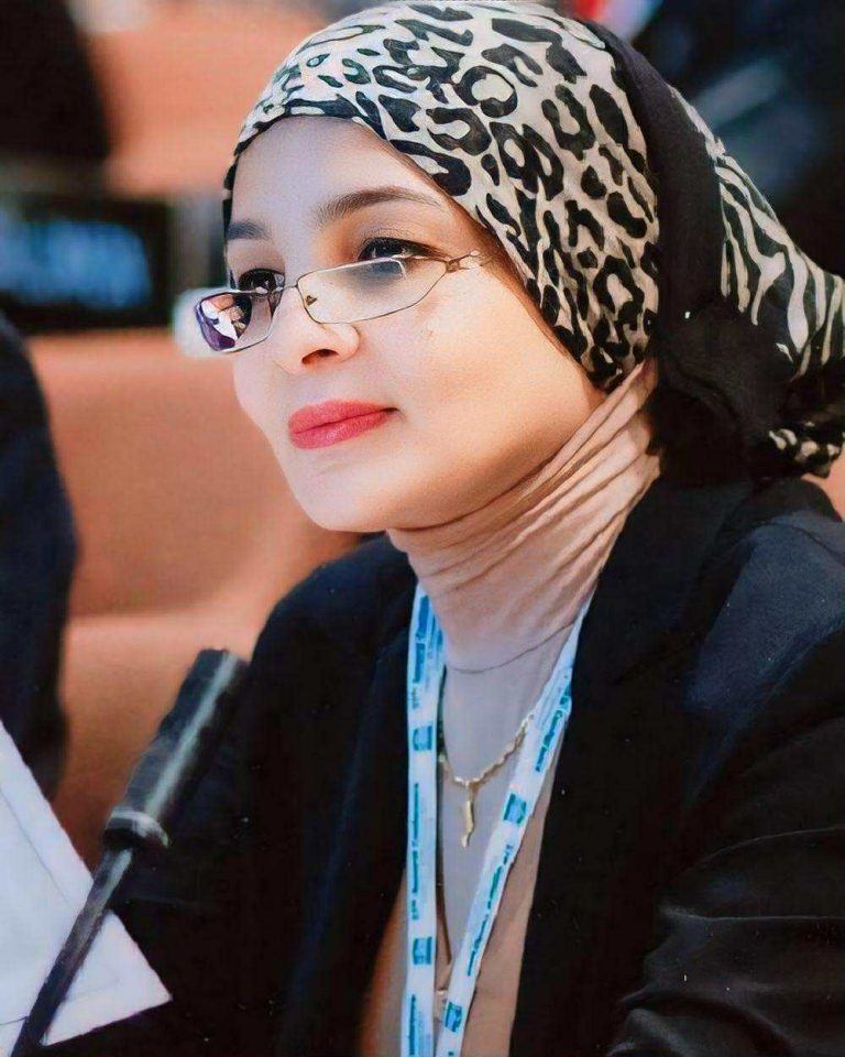 إلى معالى وزير السياحة والآثار هذه العالمة من الكفاءات النادرة بالوزارة وبعيدة عن موقعها الحقيقى
