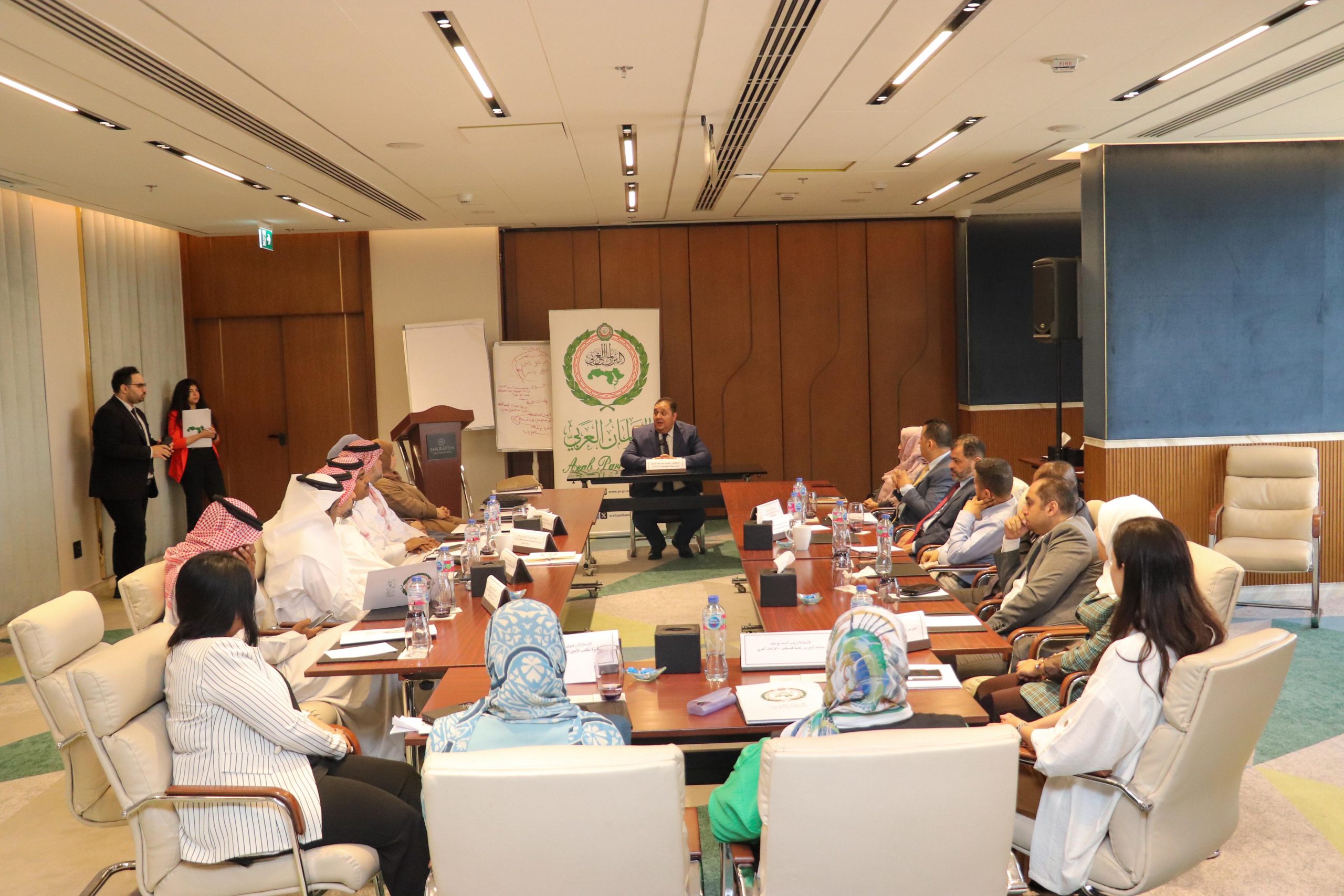 مركز الدبلوماسية البرلمانية، البرلمان العربي، برامج تدريبية، تطوير القدرات البرلمانية. 