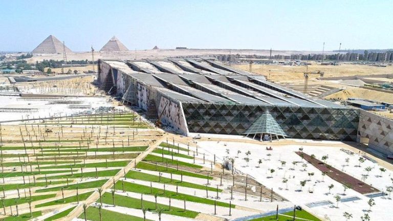 قبل الافتتاح الرسمي.. المتحف المصري الكبير يعلن أسعار التذاكر ومواعيد الزيارات وفئات الدخول المجاني!