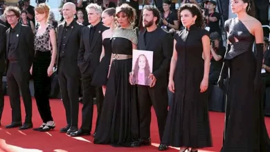 صناع فيلم صوت هند رجب في مهرجان فينيسيا السينمائي لدعم القضية الفلسطينية وضحايا غزة.
