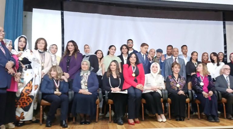 تكريم الدكتورة ثريا البدوي ضمن فعاليات المهرجان العربي للكتاب والإعلاميين