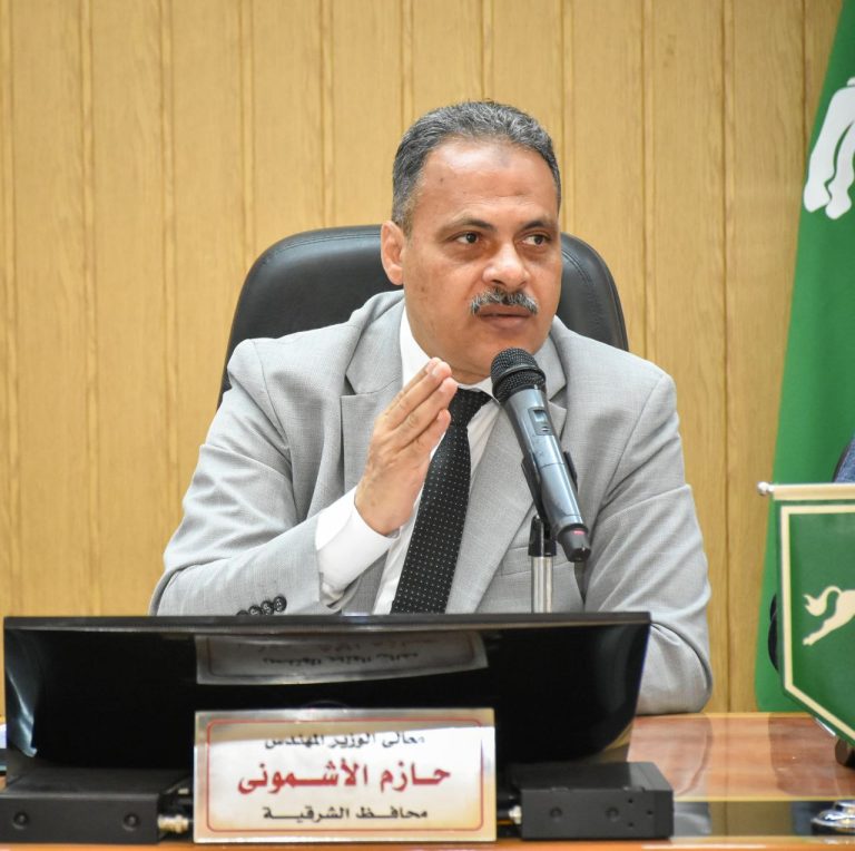 مفاجأة في زيارة ميدانية.. محافظ الشرقية يُنهِي تكليف مدير مواقف منيا القمح بسبب الإهمال والتقصير