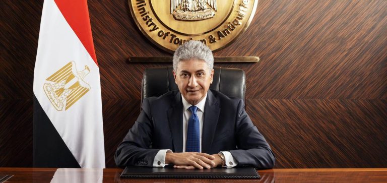 وزير السياحة والآثار